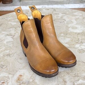 Bueno Florida Leather Chelsea Boots Chunky Lug Sole